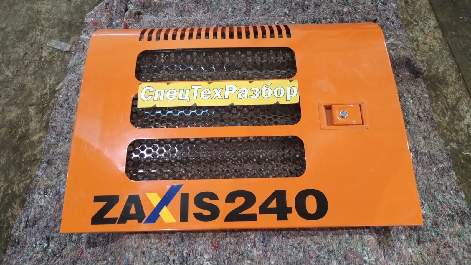 Дверь бокового отсека экскаватора 5007103 Hitachi ZX240-3G