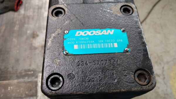 Гидромотор вентилятора гусеничного экскаватора DOOSAN DX520